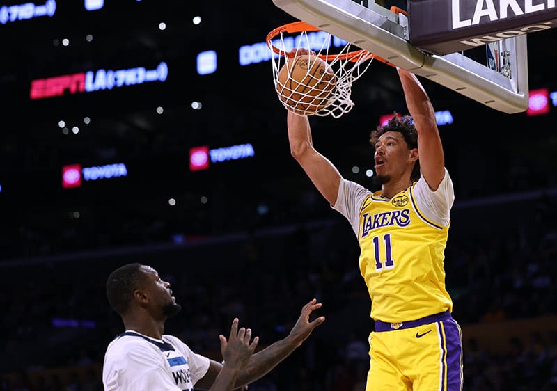 Jaxson Hayes realiza un mate ante Minnesota