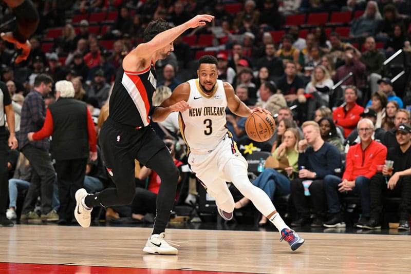 McCollum busca anotar ante los Blazers