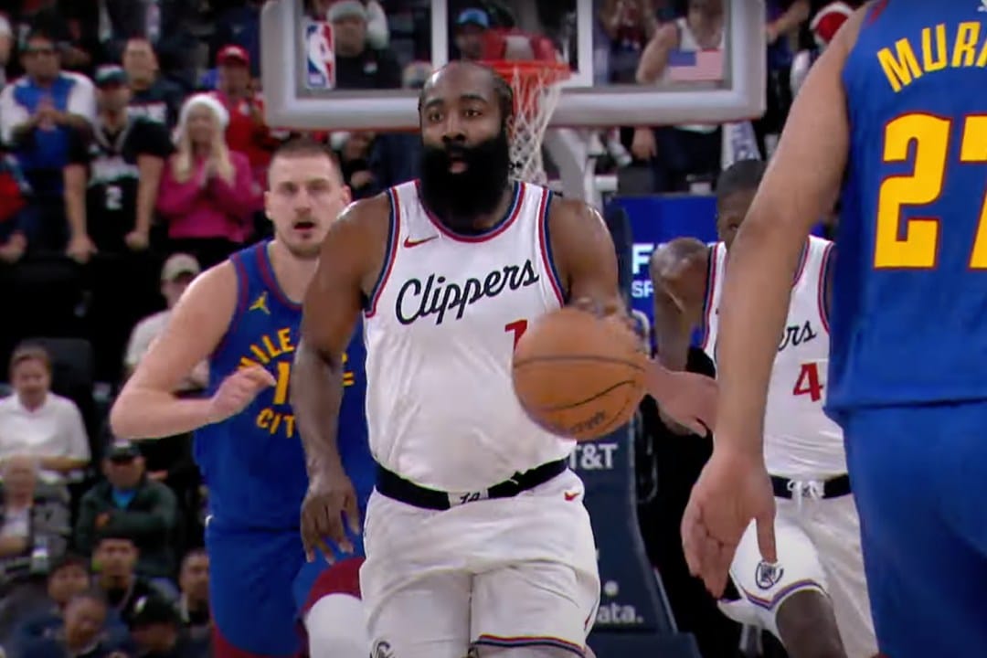 James Harden guía un contraataque