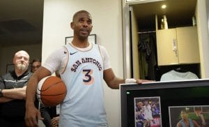 Chris Paul alcanza la 'plata' en asistencias