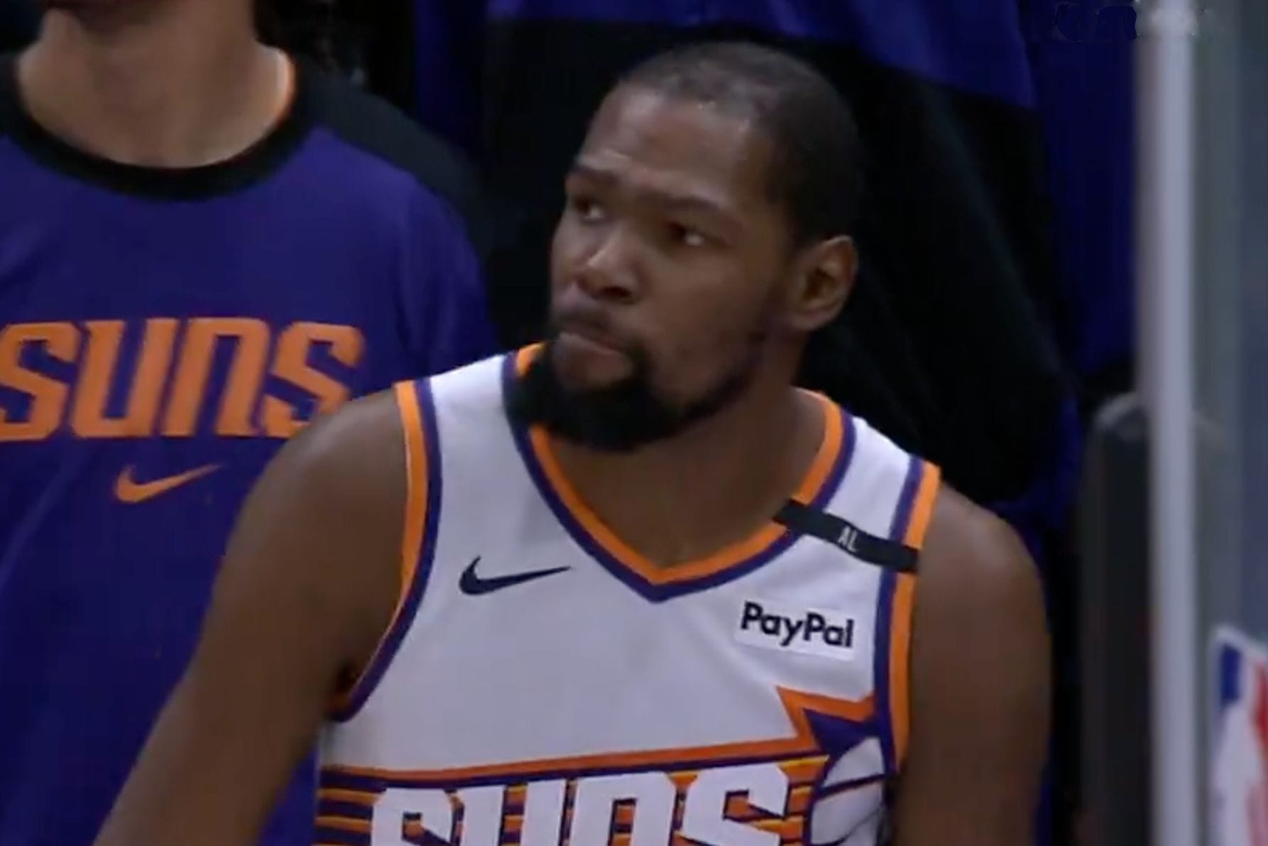 Kevin Durant celebra la canasta que sella el triunfo de los Suns