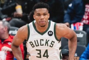 Giannis Antetokounmpo se pone serio y los Bucks ya asustan