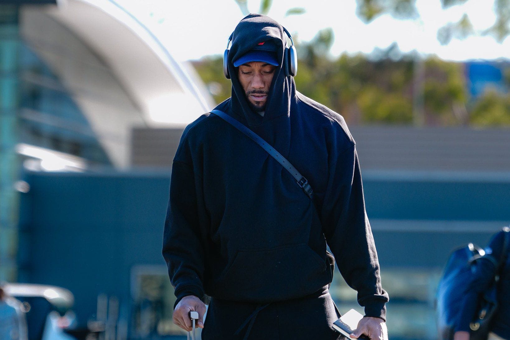 Kawhi Leonard realiza el primer viaje con el equipo de la temporada