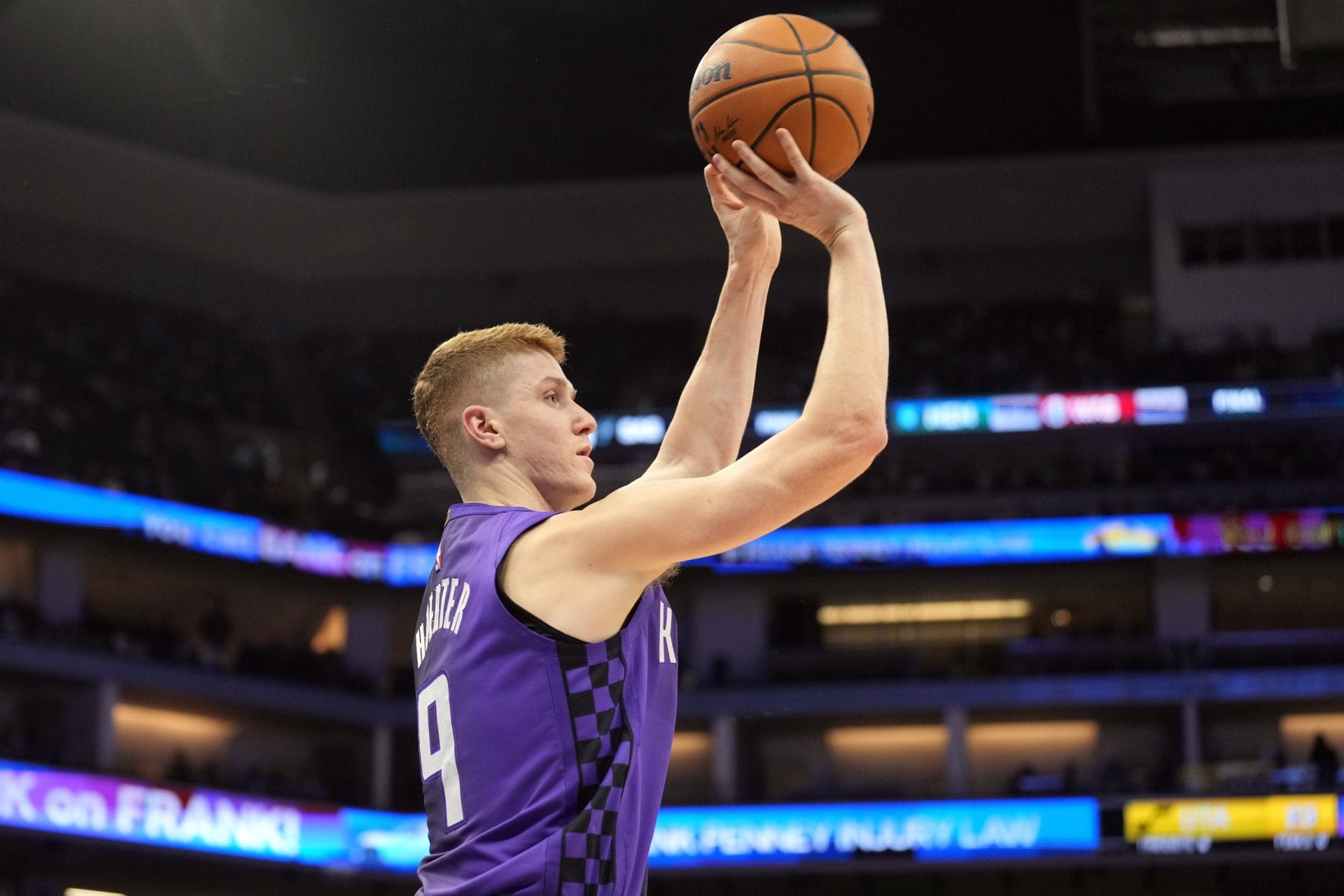 Kevin Huerter lanza a canasta