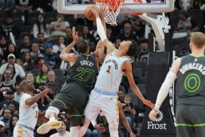 Victor Wembanyama tapona a Rudy Gobert