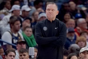 Malone se moja sobre el despido de Brown: "No tienen pelotas"