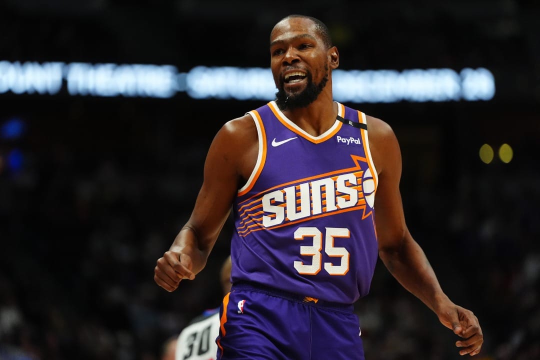 Kevin Durant le dedica unas palabras al público