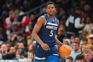 Edwards sube el balón