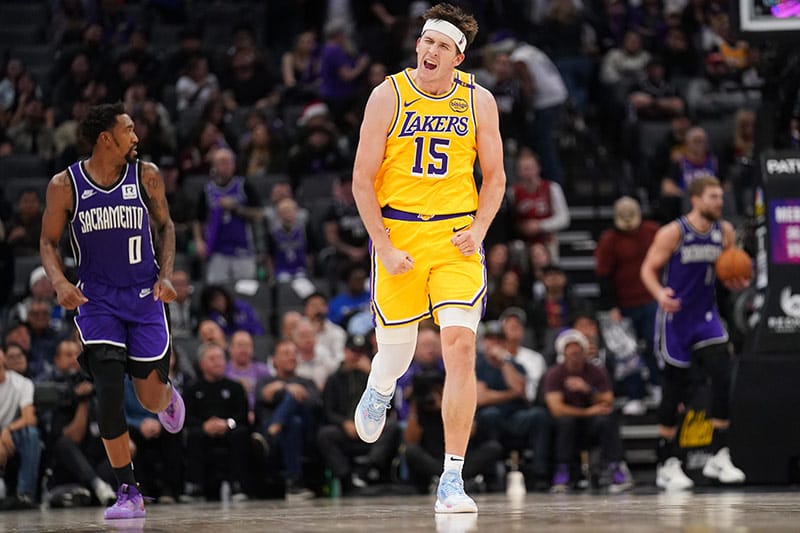 Austin Reaves celebra una canasta en el último duelo ante Sacramento