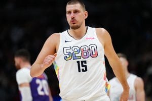Nikola Jokic ante los Suns