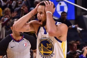 Stephen Curry celebra eufórico.