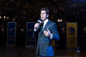 Bob Myers durante la ceremonia de celebración del anillo de 2022