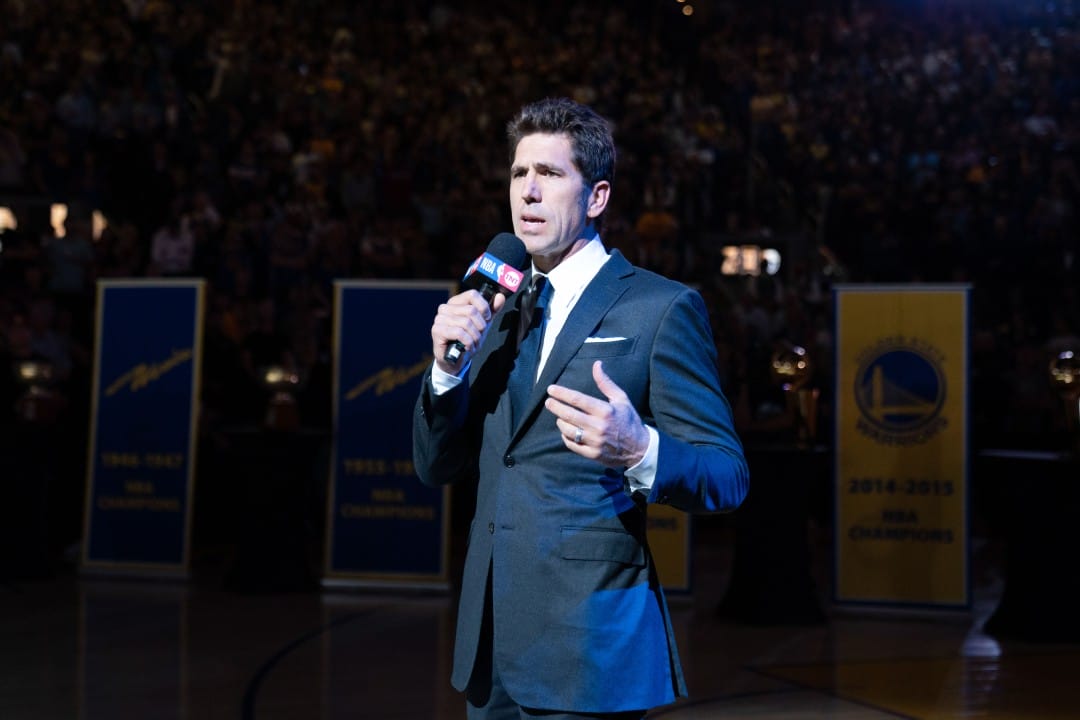 Bob Myers durante la ceremonia de celebración del anillo de 2022