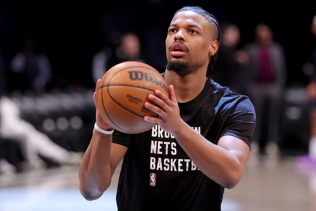 Dennis Smith Jr. durante un calentamiento de los Brooklyn Nets.