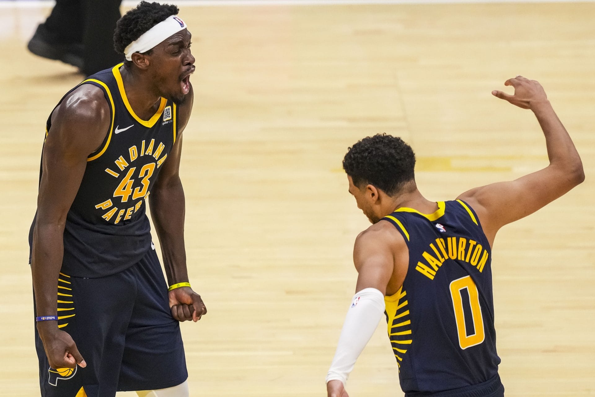Pascal Siakam y Haliburton, eufóricos