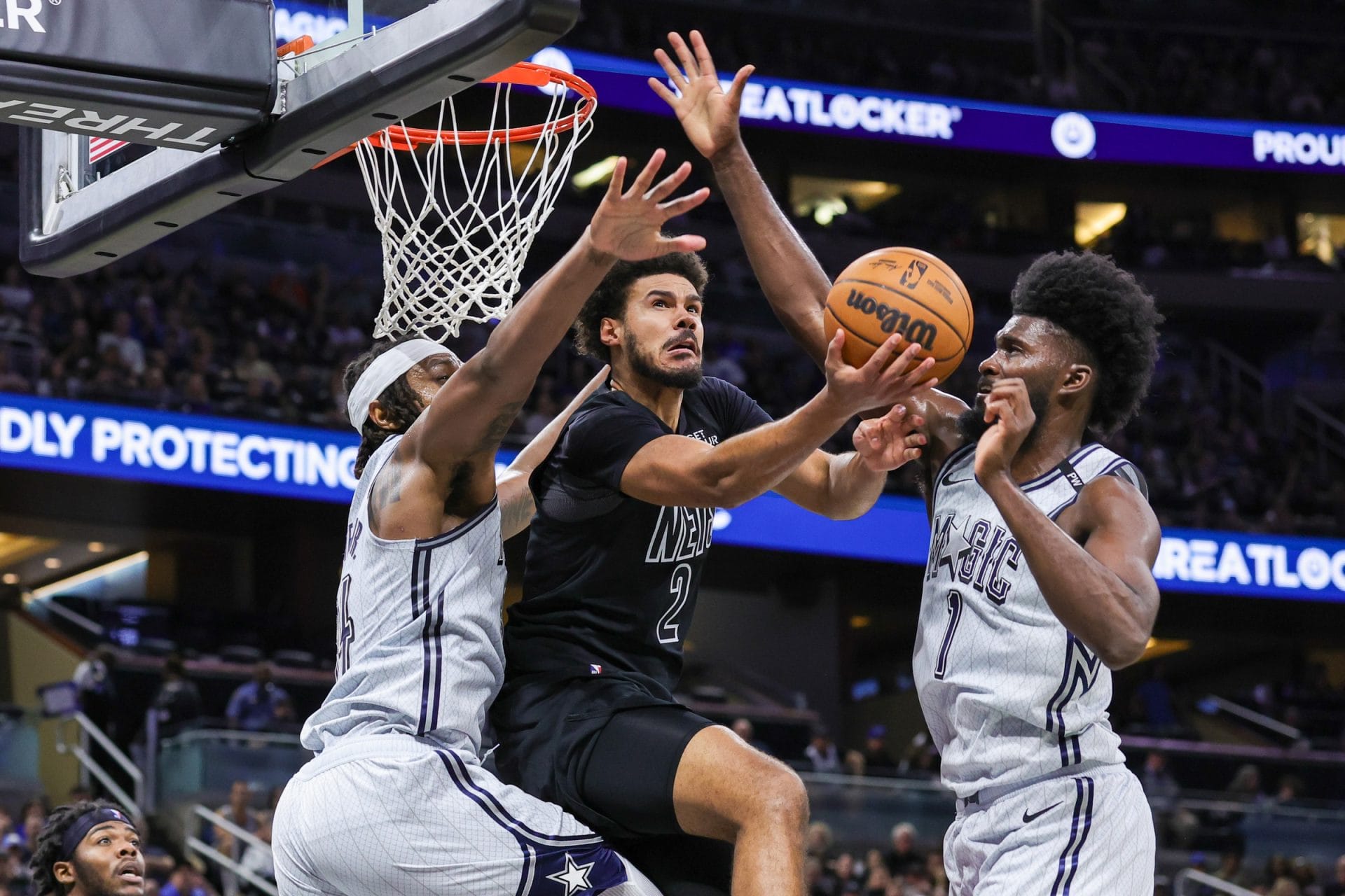 Cameron Johnson intenta una bandeja