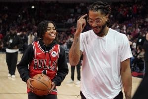 Los Bulls rinden homenaje a Derrick Rose