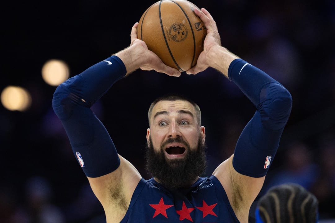 Jonas Valanciunas con un gesto inusual.