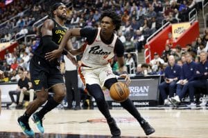 Los Warriors frenan la racha de Detroit