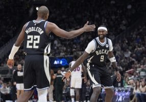 Khris Middleton y Bobby Portis