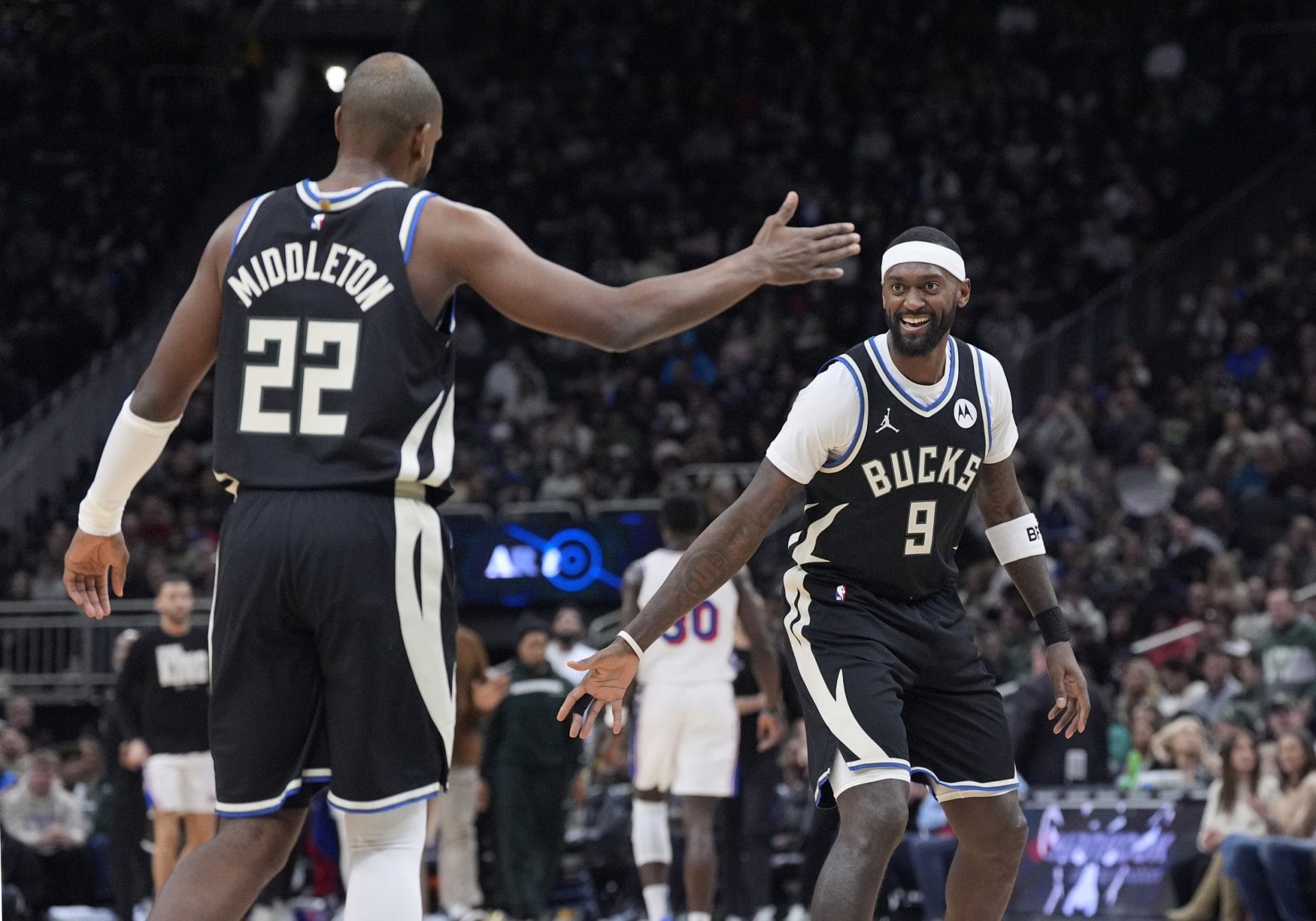 Khris Middleton y Bobby Portis