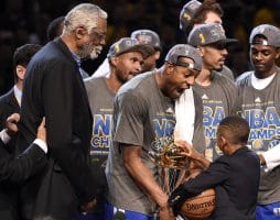 El '9' de Iguodala: el primero de una dinastía en colgar del Chase Center