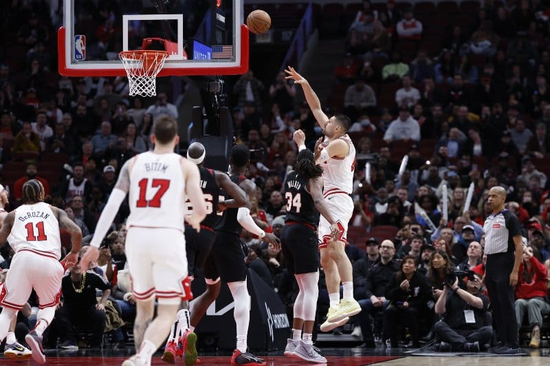 Vucevic anota ante los Blazers