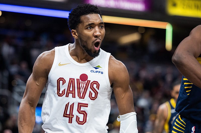 Mitchell celebra una canasta
