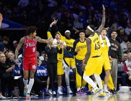 Siakam celebra ante el banquillo de Indiana
