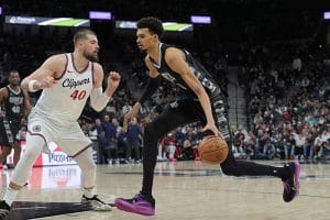 Wembanyama ataca a Zubac