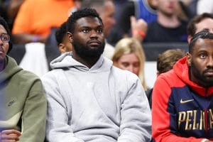 Zion Williamson en el banquillo