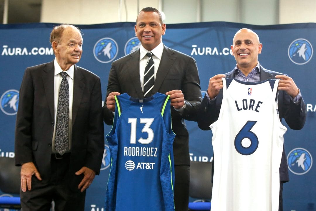 De izquierda a derecha: Glen Taylor, Alex Rodriguez y Marc Lore.