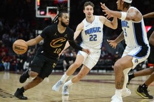Darius Garland enfrenta el dos contra uno de Franz Wagner y Paolo Banchero
