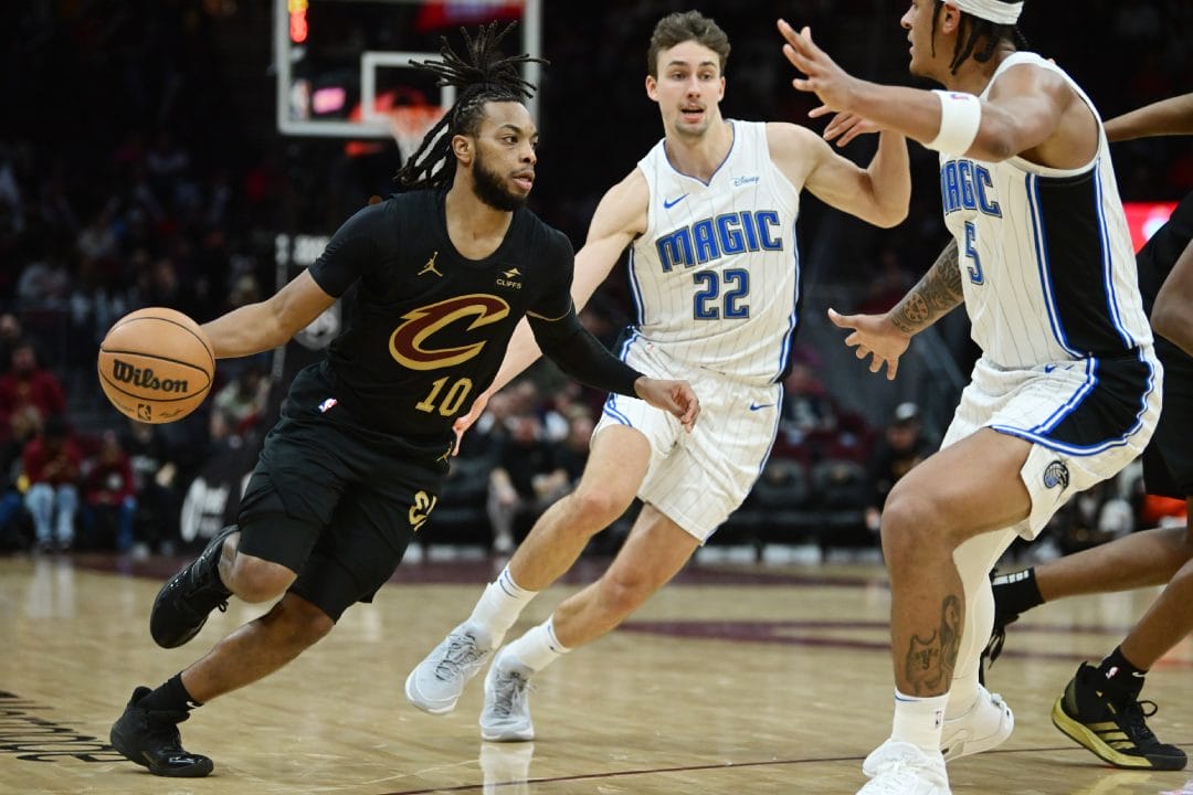 Darius Garland enfrenta el dos contra uno de Franz Wagner y Paolo Banchero