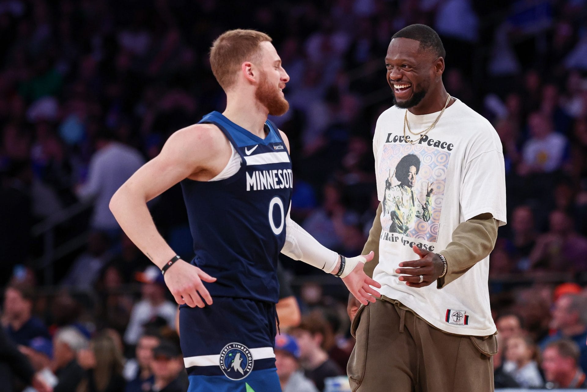 Donte DiVincenzo y Julius Randle