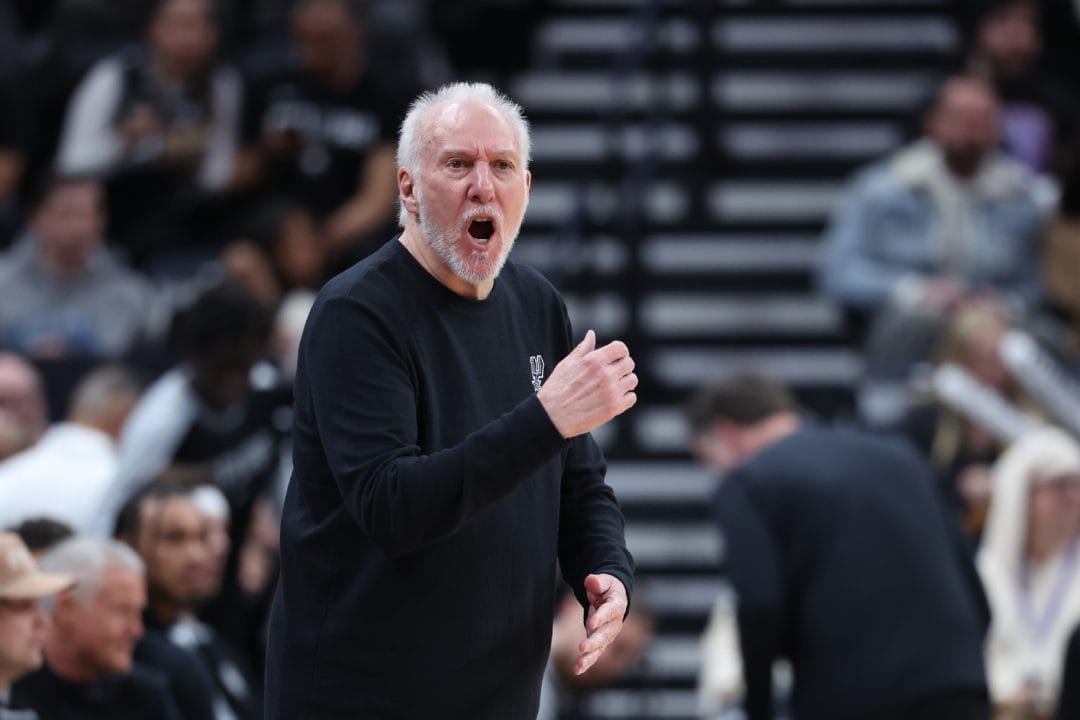 Popovich muestra su cabreo en la banda.