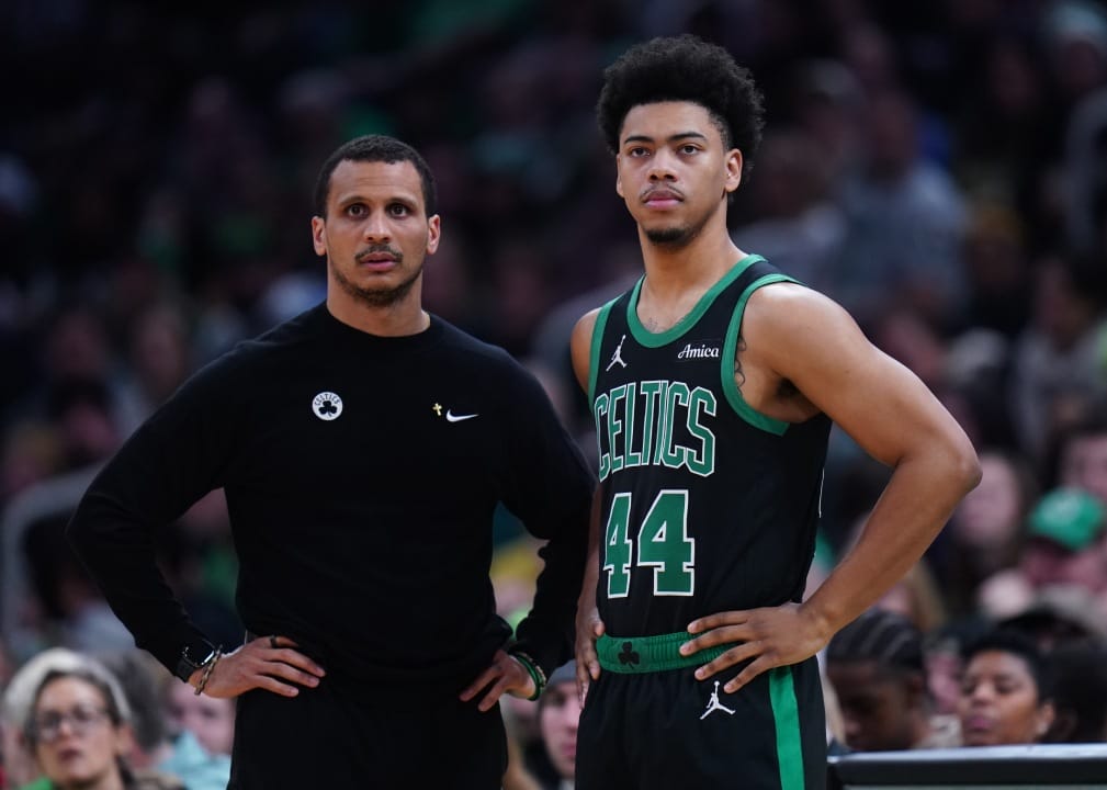 Joe Mazzulla da indicaciones a Jaden Sullinger