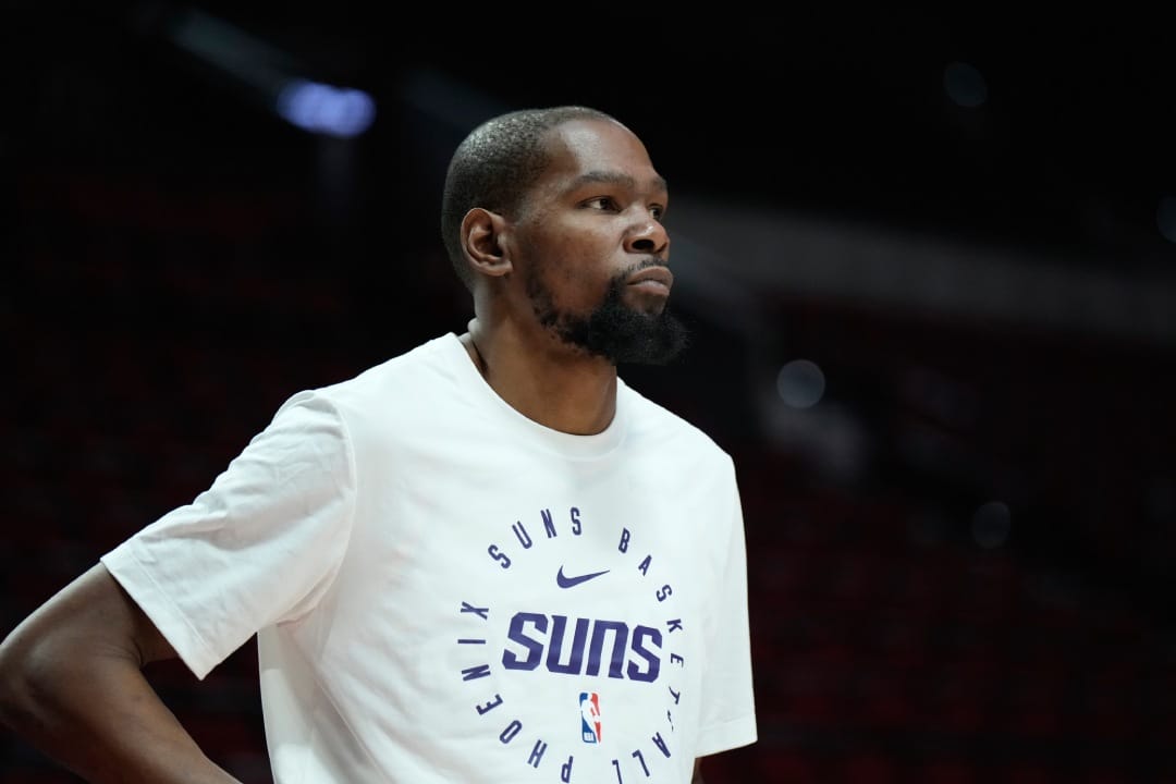 Kevin Durant durante un calentamiento con Phoenix Suns.