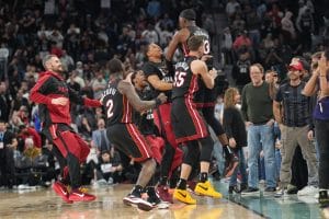 El 'clutch' de Adebayo acaba con los Spurs