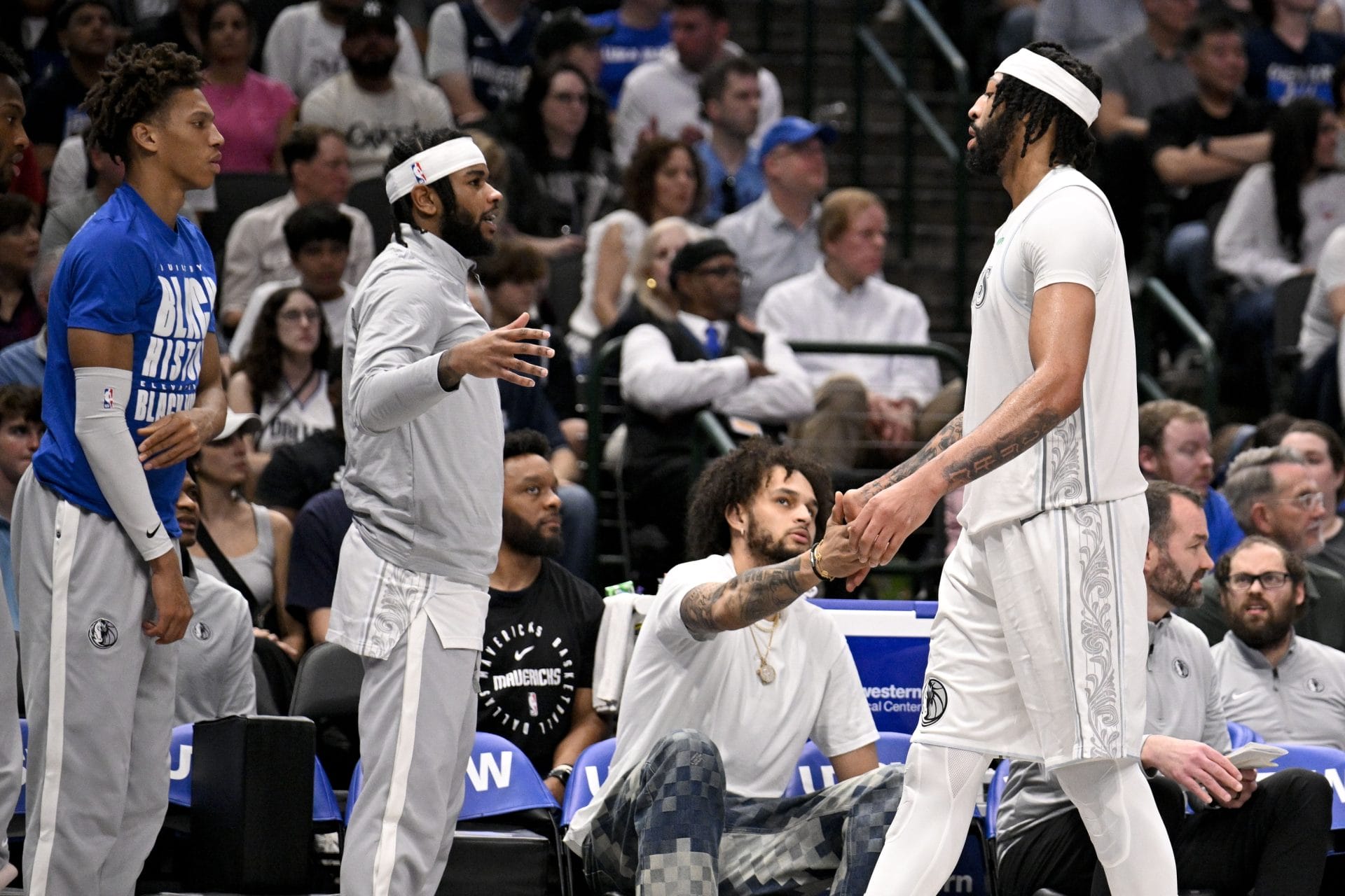 Anthony Davis con los Mavericks