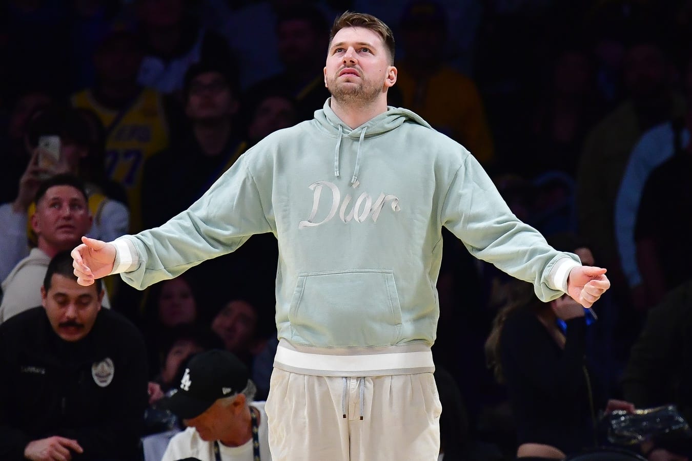 Luka Doncic conoce a su nueva aficion, la de los Lakers
