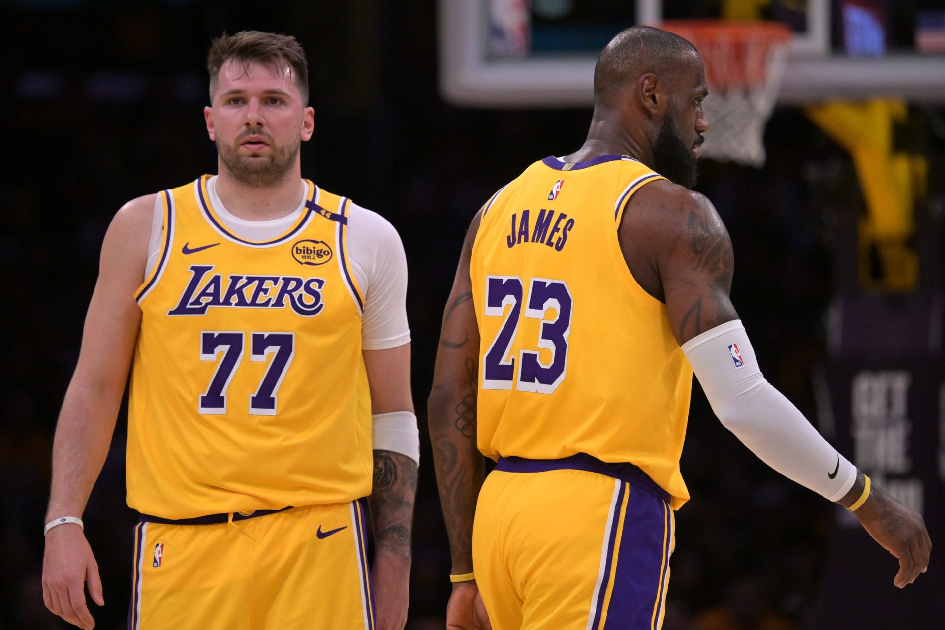 Luka Doncic debuta con triunfo en los Lakers