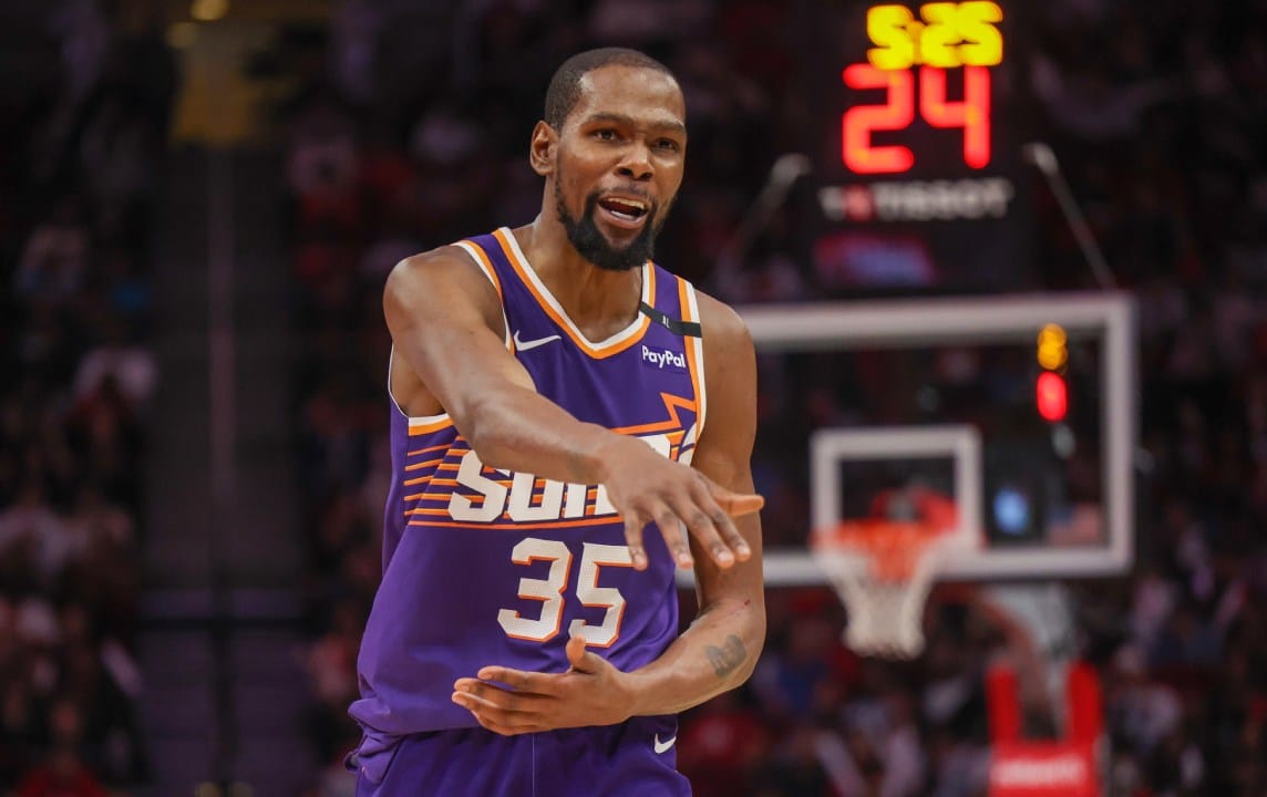 Kevin Durant protesta aiadamente