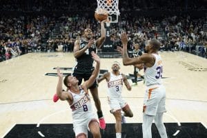 Fox anota ante los Suns de Durant