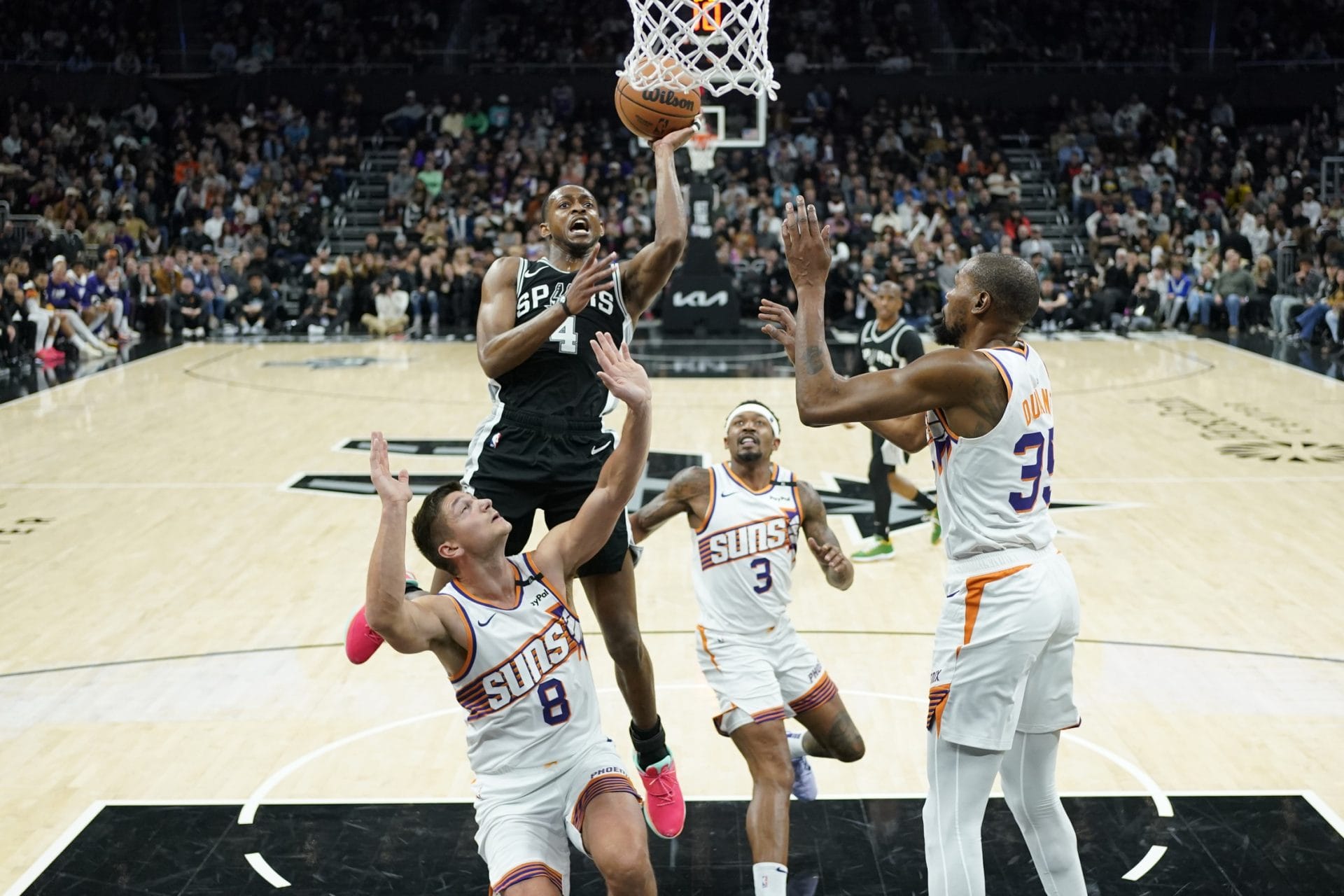 Fox anota ante los Suns de Durant