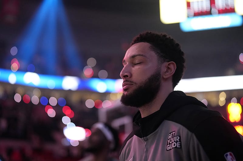 Simmons antes de un partido