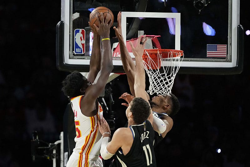 Tapón de Giannis a Capela