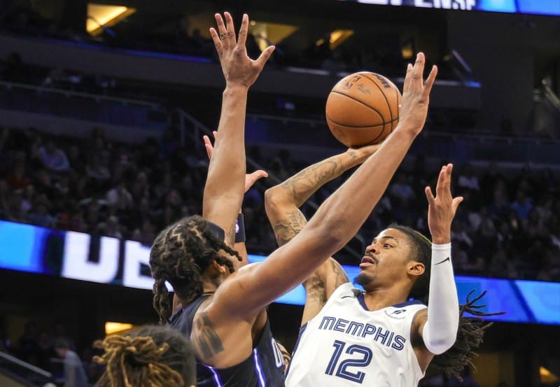 Ja Morant lanza sobre Carter