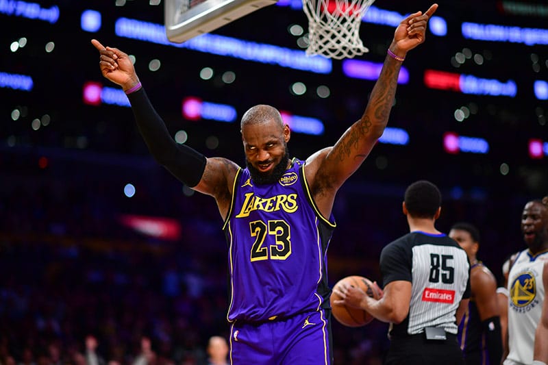 LeBron James celebrando