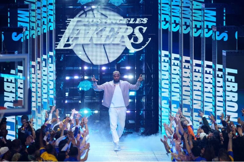 LeBron James es presentado en el evento